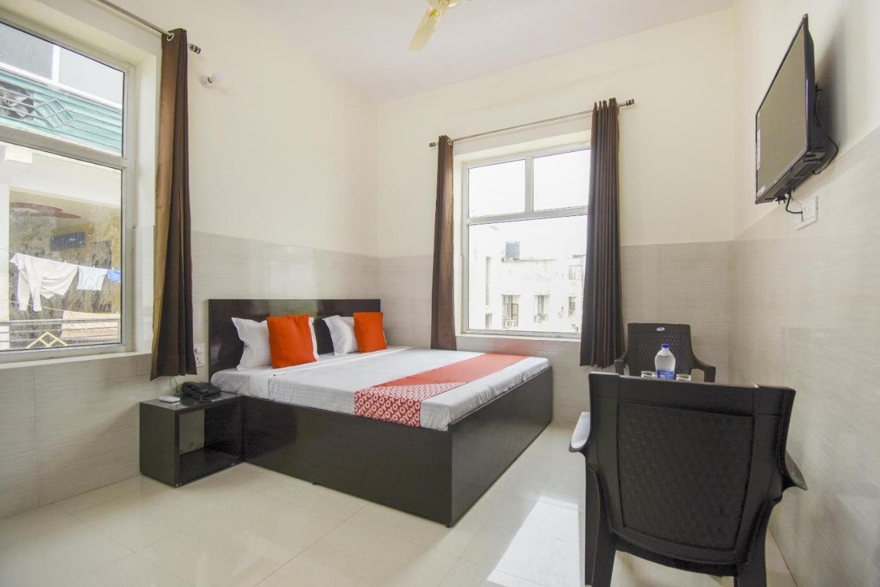 Flagship 75751 Hotel Surya Bahadrabad Exteriör bild