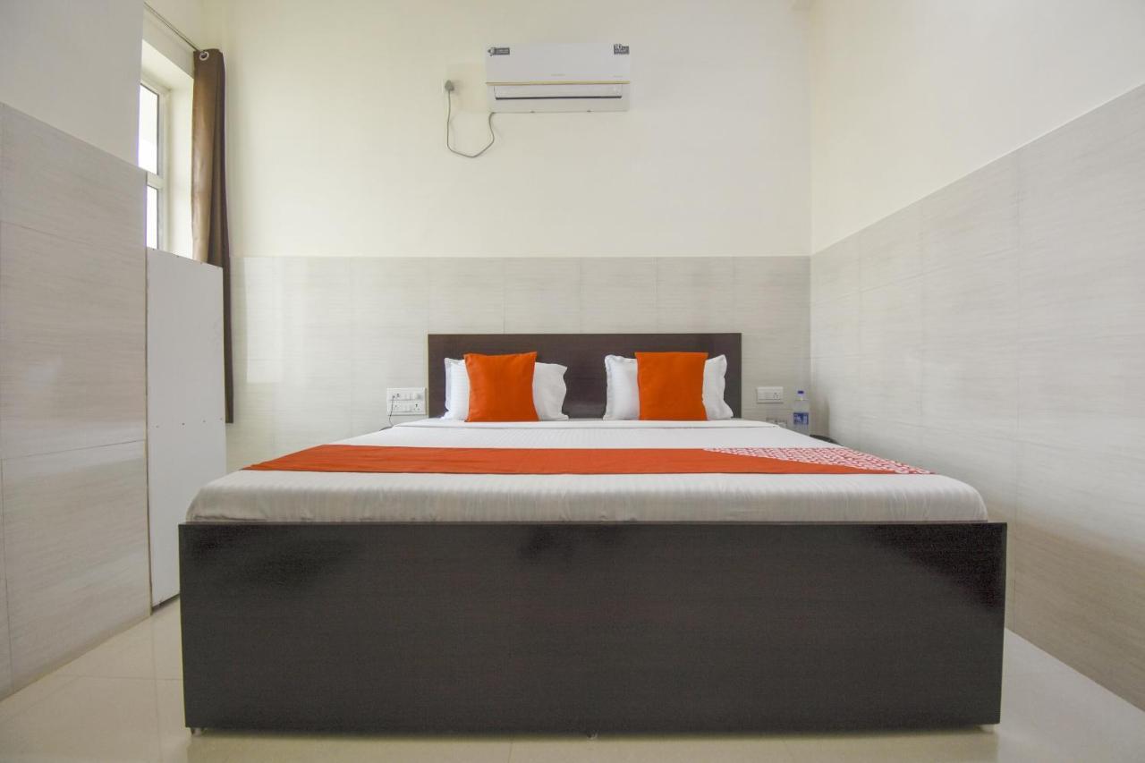 Flagship 75751 Hotel Surya Bahadrabad Exteriör bild