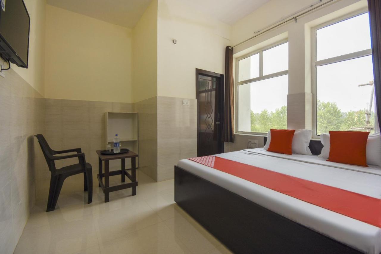 Flagship 75751 Hotel Surya Bahadrabad Exteriör bild