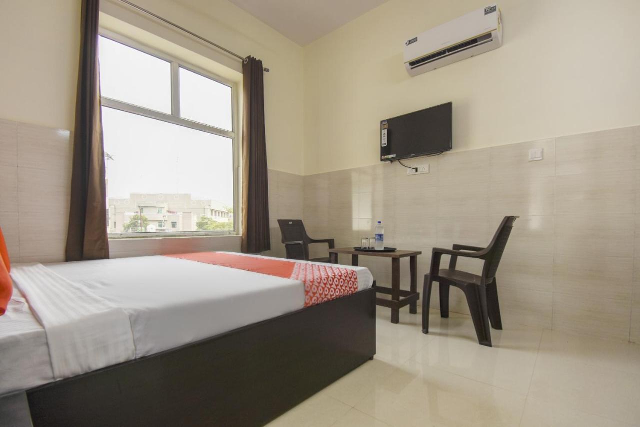 Flagship 75751 Hotel Surya Bahadrabad Exteriör bild